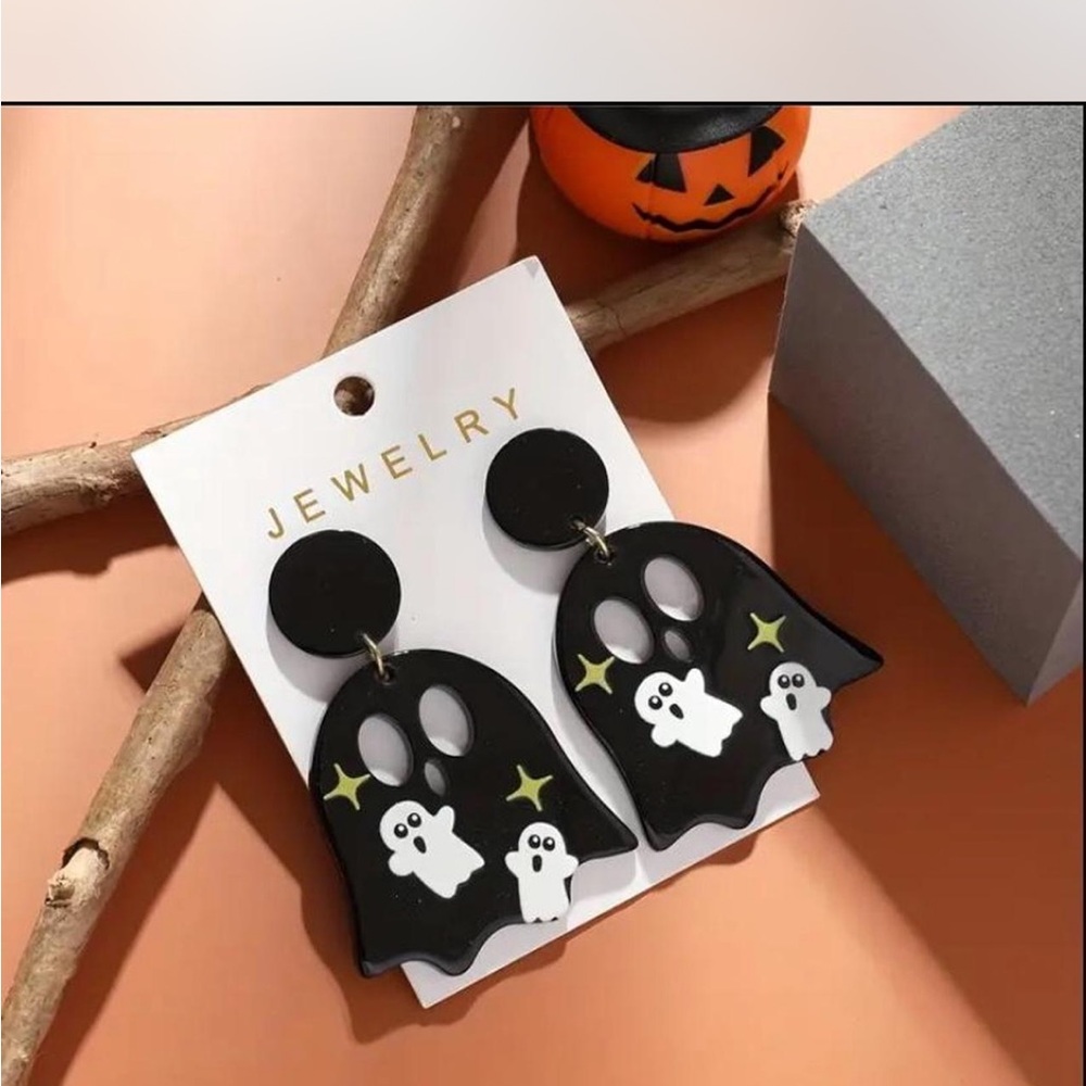 Ghost earrings with a spooky vibe #halloween #spooky